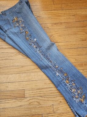 Clash Beautiful Embroidered Flare Jeans with Floral Detailing Sz 15